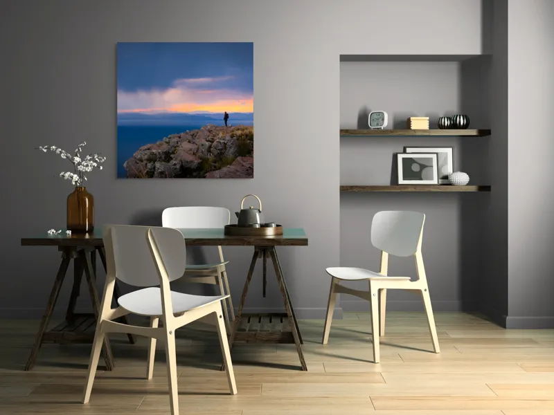 Tablou Canvas, "Singurătate pe marginea prăpastiei", Nor, Apus, Munte, Siluetă, Apă, Cer, Piatra, Orizont, Singurătate, Tranquilitate., 100 x 100 cm – poza 6