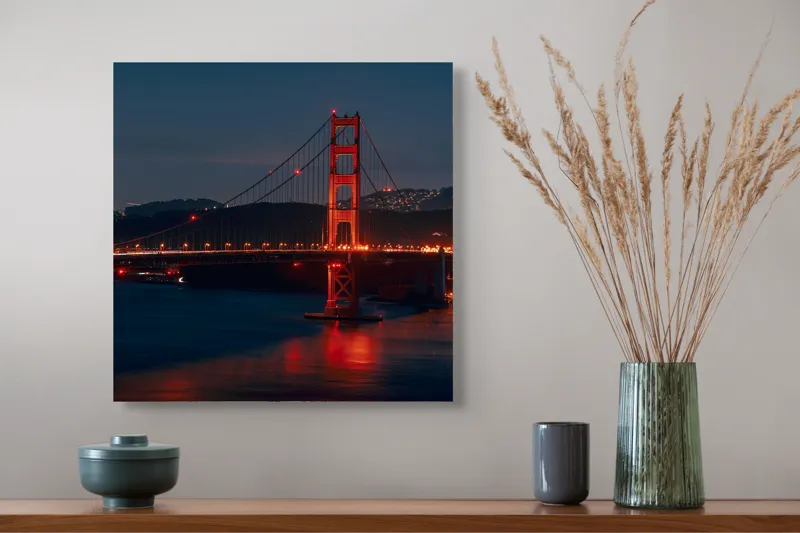 Tablou Canvas, "Podul iluminat în noapte liniștită", Pod, Noapte, Lumină, Apă, Reflecții, Orizont, Oraș, Dealurile, Siluetă, Iluminat., 50 x 50 cm – poza 4