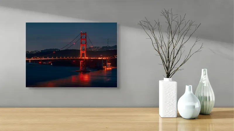 Tablou Canvas, "Podul iluminat în noapte liniștită", Pod, Noapte, Lumină, Apă, Reflecții, Orizont, Oraș, Dealurile, Siluetă, Iluminat., 54 x 39 cm – poza 3