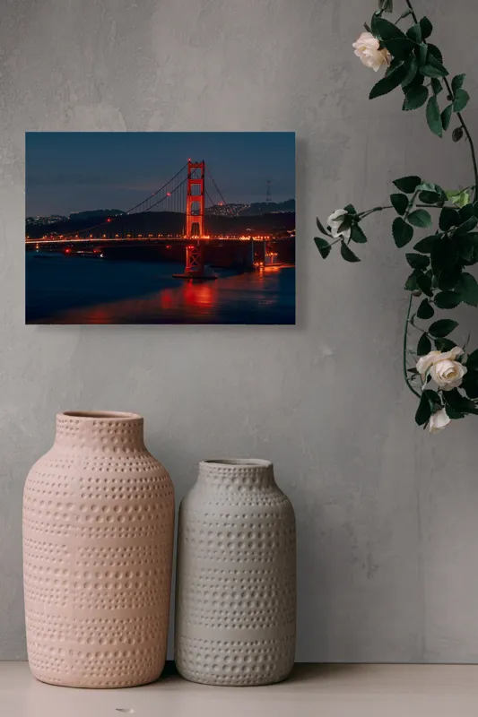 Tablou Canvas, "Podul iluminat în noapte liniștită", Pod, Noapte, Lumină, Apă, Reflecții, Orizont, Oraș, Dealurile, Siluetă, Iluminat., 54 x 39 cm – poza 8