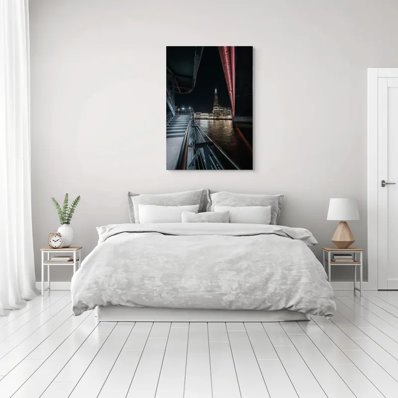 Tablou Canvas, "Răsfrângerea orașului în ape nocturne", 70 x 100 cm – poza 3