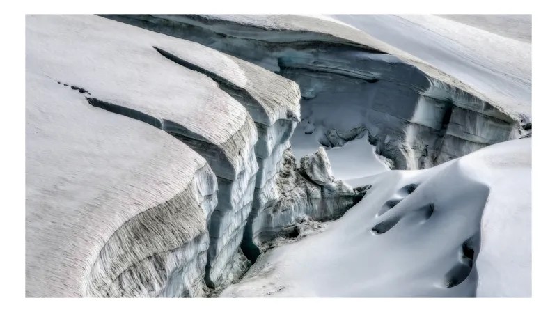 Tablou Canvas pe tema peisaj glaciar cu ghețari în nuanțe de albastru și alb, 100 x 100 cm