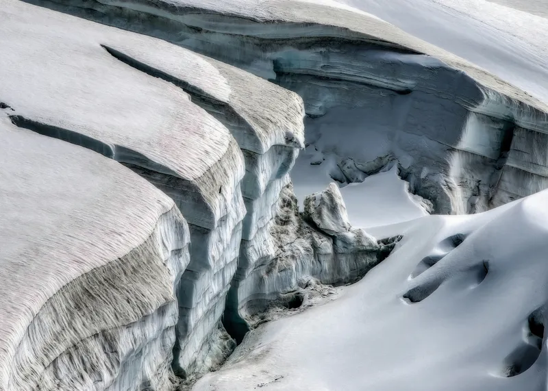 Tablou Canvas pe tema peisaj glaciar cu ghețari în nuanțe de albastru și alb, 70 x 50 cm – poza 2