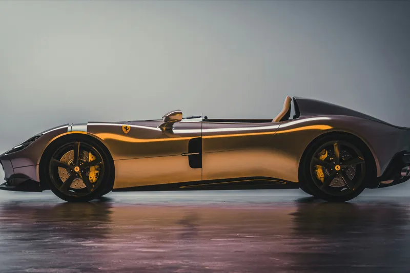Tablou Canvas, "Mașină sport fără plafon aurie", Sleek, Futuristic, Elegant, Aerodynamic, Luxurious, 150 x 100 cm – poza 2
