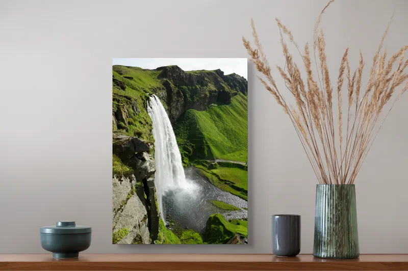 Tablou Canvas, "Cascade spectaculoasă în inima naturii", Cascadă, Verdeață, Rocă, Apă, Munți, Natură, Cer, Splendoare, 39 x 54 cm – poza 3