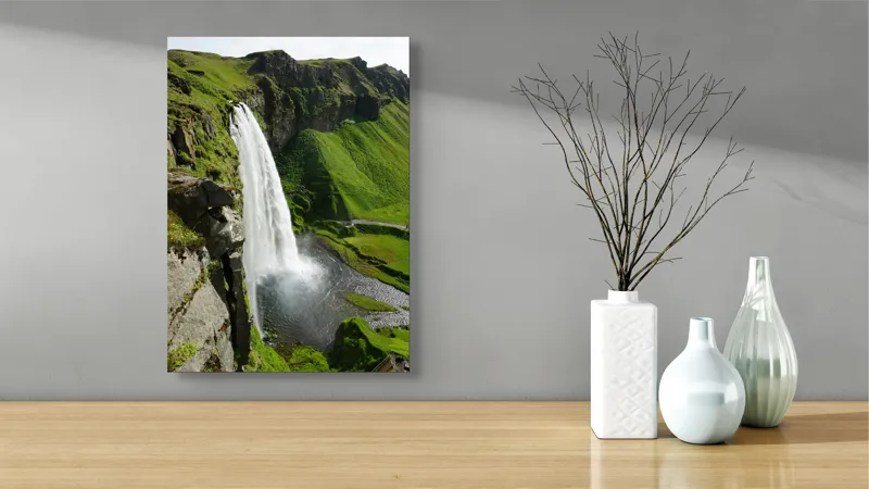 Tablou Canvas, "Cascade spectaculoasă în inima naturii", Cascadă, Verdeață, Rocă, Apă, Munți, Natură, Cer, Splendoare, 39 x 54 cm – poza 4