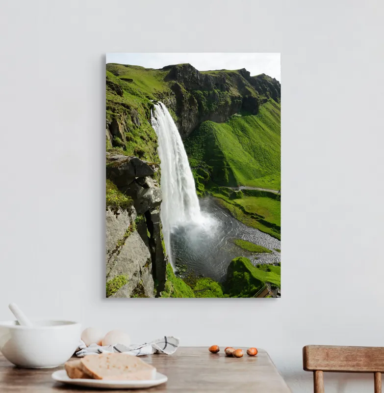 Tablou Canvas, "Cascade spectaculoasă în inima naturii", Cascadă, Verdeață, Rocă, Apă, Munți, Natură, Cer, Splendoare, 50 x 70 cm – poza 3