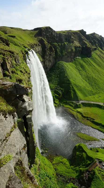 Tablou Canvas, "Cascade spectaculoasă în inima naturii", Cascadă, Verdeață, Rocă, Apă, Munți, Natură, Cer, Splendoare, 50 x 90 cm – poza 2