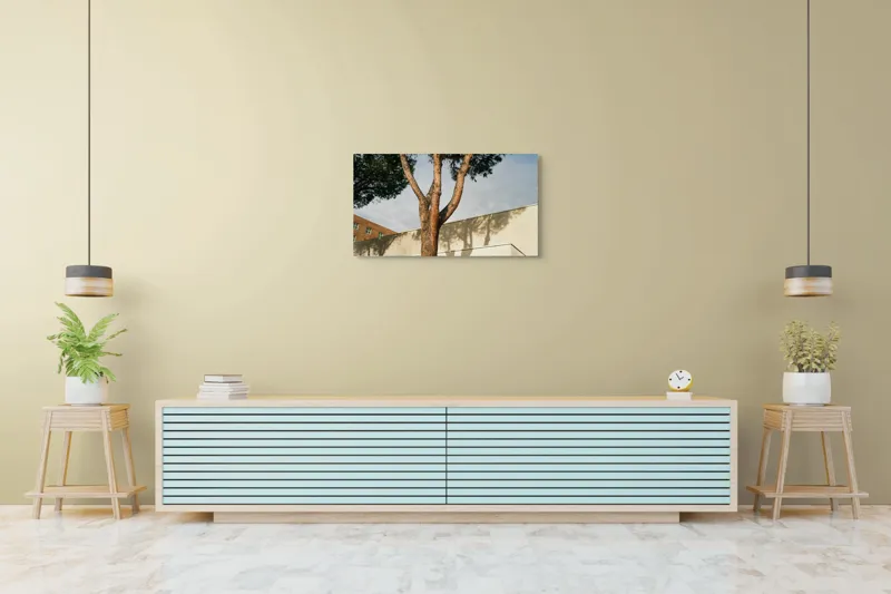 Tablou Canvas, "Umbră de arbore pe clădire modernă", Arbore, Cer, Umbre, Clădire, Pereți, Ramuri, Frunziș, Lumină, 90 x 50 cm – poza 5