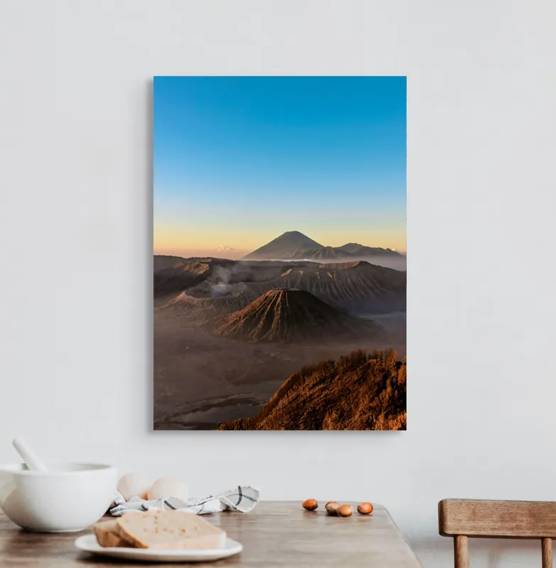 Tablou Canvas, "Muntele și soarele dimineții", Vulcan, Răsărit, Orizont, Munți, Nori, Culoare, Lumină, Natură, 50 x 70 cm – poza 3