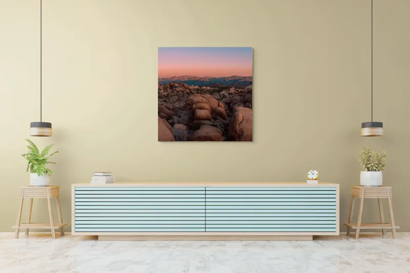 Tablou Canvas, "Roci solitare sub cerul înserării", Roci, Apus, Deșert, Cer, Munți, Lumini, Peisaj, Natură, 100 x 100 cm – poza 5