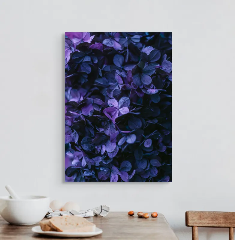 Tablou Canvas, "Frumusețea misterului floral nocturn", Frunziș, Violet, Mister, Textură, Abundență, Umbre, Înflorire, Contrast, 50 x 70 cm – poza 3