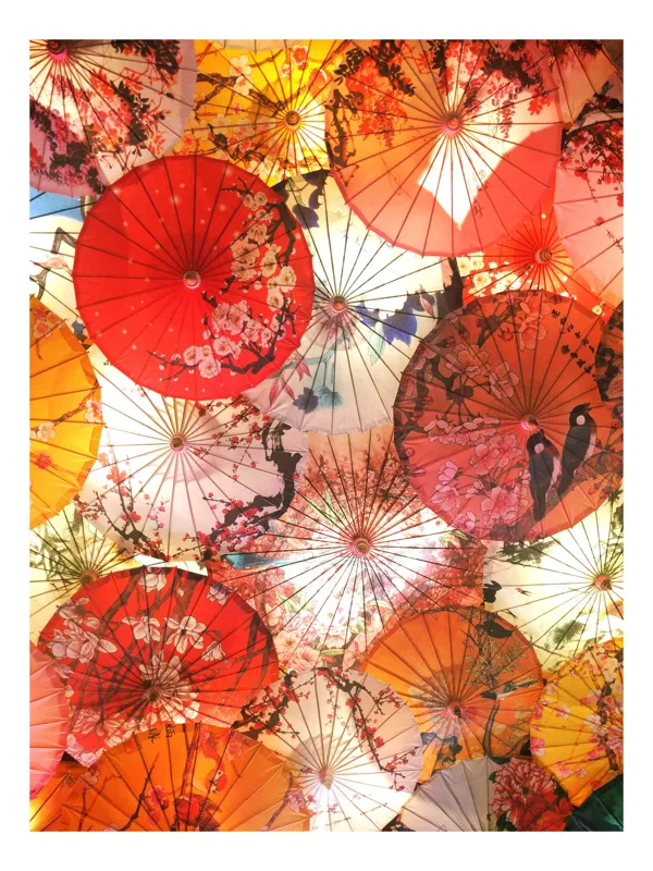 Tablou Canvas, "Umbrele colorate sub soarele primăverii", Multicolor, Umbrele, Flori, Artă, Tradiție, Motive, Lumină, Design, Cultură, Vivid, 50 x 50 cm