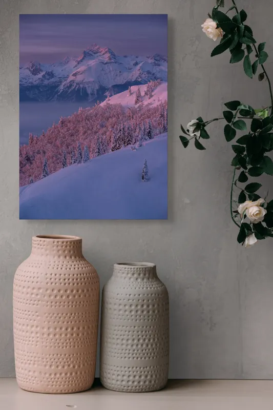 Tablou Canvas, "Peisaj montan în lumina dimineții", Montană, Înzăpezită, Timp, Crepuscular, Seninătate, Răsărit, Orizont, Pădure, Vârfuri, Alpine, 39 x 54 cm – poza 6