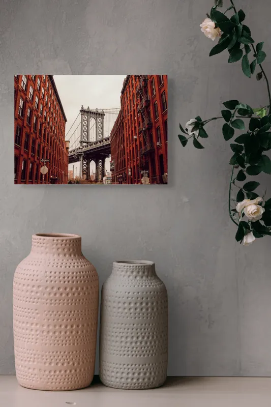 Tablou Canvas, "Podul printre cladiri inalte din caramida", Pod, Clădiri, Roșu, Fier, Urban, Stradă, Fire Escape, Căramidă, Cer, Distanță, 54 x 39 cm – poza 8