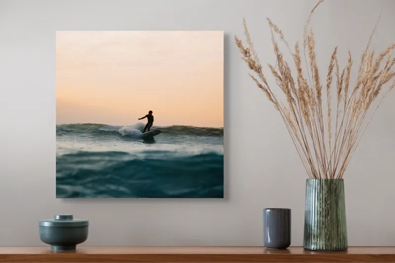 Tablou Canvas, "Dansul surferului la apusul mării", 50 x 50 cm – poza 4