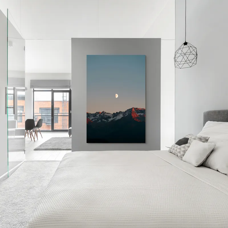 Tablou Canvas, "Luna peste munții înzăpeziți la apus", Lună, Munți, Cer, Amurg, Contrast, Umbre, Lumină, Vârfuri, Răcoare, Natură, 100 x 150 cm – poza 5