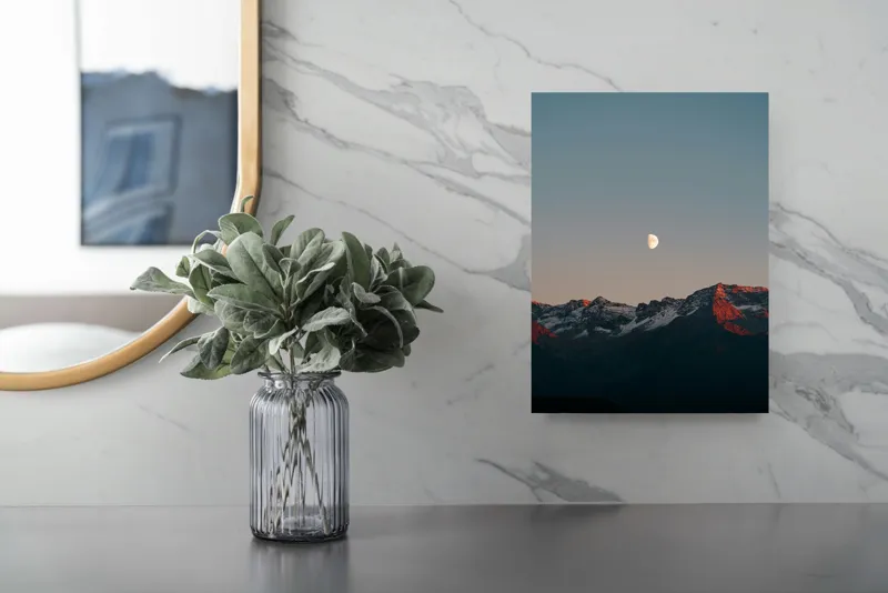 Tablou Canvas, "Luna peste munții înzăpeziți la apus", Lună, Munți, Cer, Amurg, Contrast, Umbre, Lumină, Vârfuri, Răcoare, Natură, 26 x 39 cm – poza 4