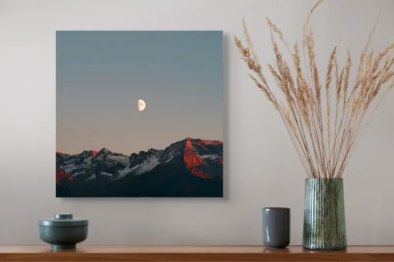 Tablou Canvas, "Luna peste munții înzăpeziți la apus", Lună, Munți, Cer, Amurg, Contrast, Umbre, Lumină, Vârfuri, Răcoare, Natură, 50 x 50 cm – poza 4