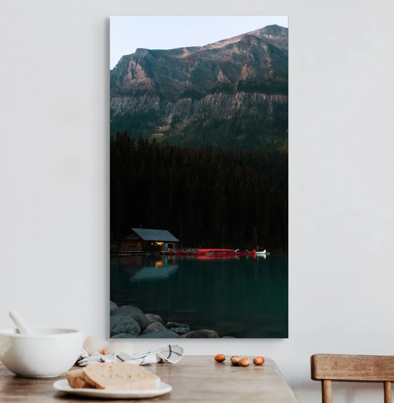Tablou Canvas, "Cabana liniștită sub muntele stâncos", Calm, Majestic, Serene, Picturesque, Tranquil, Reflective, Mystical, Enchanting, 50 x 90 cm – poza 3