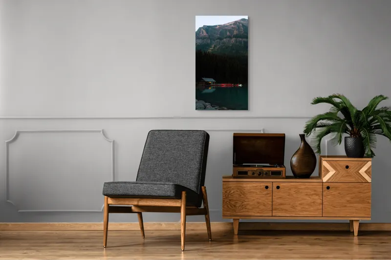 Tablou Canvas, "Cabana liniștită sub muntele stâncos", Calm, Majestic, Serene, Picturesque, Tranquil, Reflective, Mystical, Enchanting, 50 x 90 cm – poza 8