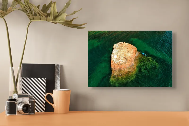 Tablou Canvas, "Insula Arămie în Marea de Smarald", 39 x 26 cm – poza 3