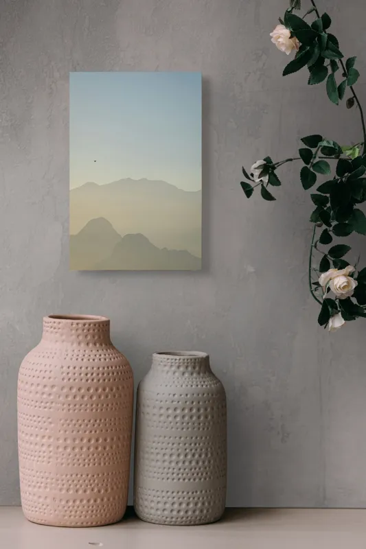 Tablou Canvas pe tema Zbor solitar peste munți adormiți, siluete și lumină natur, 26 x 39 cm – poza 6
