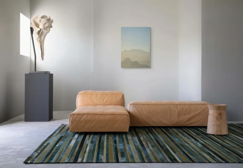 Tablou Canvas pe tema Zbor solitar peste munți adormiți, siluete și lumină natur, 50 x 70 cm – poza 7