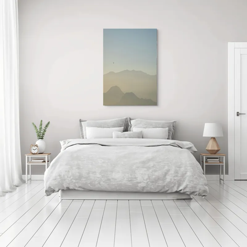 Tablou Canvas pe tema Zbor solitar peste munți adormiți, siluete și lumină natur, 70 x 100 cm – poza 3
