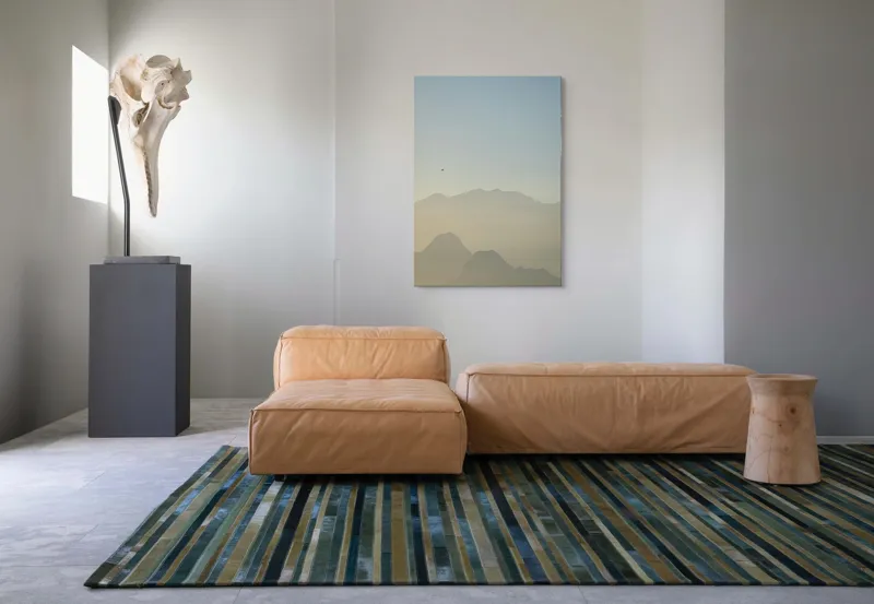 Tablou Canvas pe tema Zbor solitar peste munți adormiți, siluete și lumină natur, 70 x 100 cm – poza 7