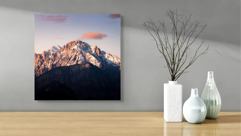 Tablou Canvas, "Muntele în lumina apusului magic", Picoare, Stâncoase, Înalte, Înzăpezite, Ruginii, Apus, Cer, Nor, Strălucire, Măreție, 50 x 50 cm – poza 3