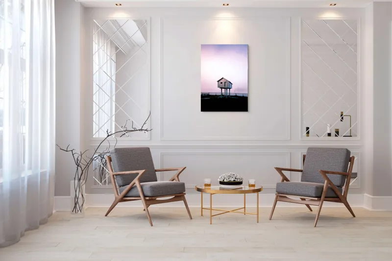 Tablou Canvas, "Căsuța suspendată în ceață misterioasă", Casă, Sus, Piloni, Cer, Ceață, Singurătate, Apus, Liniște, Minimalism, Mister, Natură, Peisaj., 70 x 100 cm – poza 8
