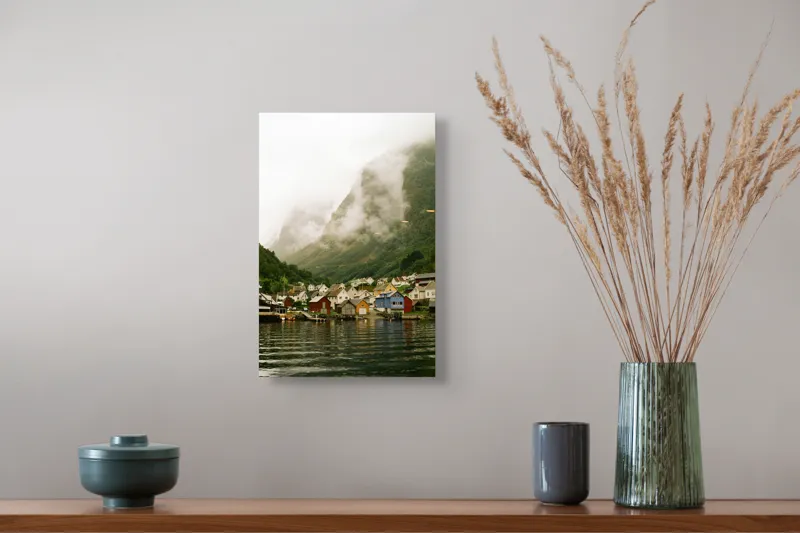 Tablou Canvas Peisaj Norvegic Sat în ceață nordică, 26 x 39 cm – poza 5