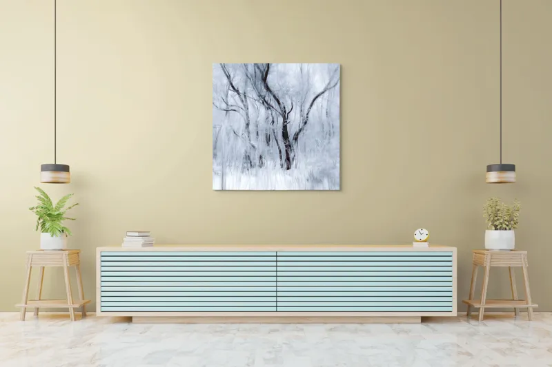 Tablou Canvas, "Vis de iarnă în pădurea înghețată", Alb, Înghețat, Copaci, Vânt, Etereal, Rece, Tăcere, 100 x 100 cm – poza 5