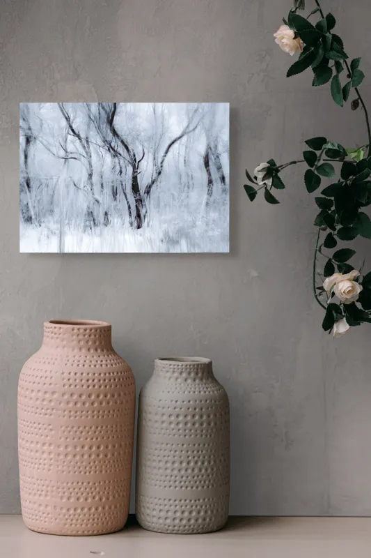 Tablou Canvas, "Vis de iarnă în pădurea înghețată", Alb, Înghețat, Copaci, Vânt, Etereal, Rece, Tăcere, 54 x 39 cm – poza 8