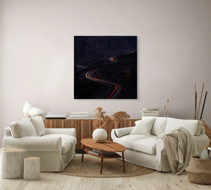 Tablou Canvas, "Curbele drumului de munte noaptea", Drum, Întunecat, Serpuitor, Lumini, Munți, Noapte, Peisaj, Șerpuitor, Contrast, Mistuitor, 100 x 100 cm – poza 3