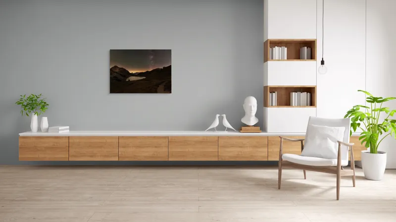 Peisaj Nocturn Majestic: Cer înstelat, munți și lac multicolor pe canvas, 100 x 70 cm – poza 6