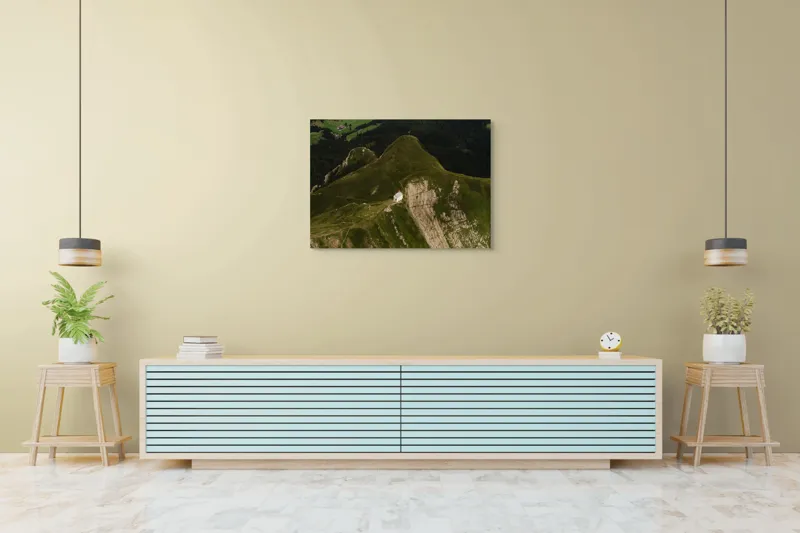 Tablou Canvas, Refugiu Solitar în Munții Verzi, 100 x 70 cm – poza 4
