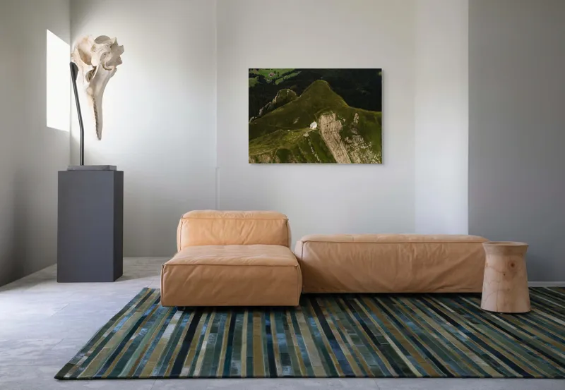 Tablou Canvas, Refugiu Solitar în Munții Verzi, 100 x 70 cm – poza 7