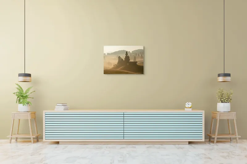 Tablou Canvas, "Dimineață învăluită de cețuri aurii", Cabană, Dealuri, Ceață, Răsărit, Pădure, Liniște, Natură, Peisaj, Umbre, Serenitate, 70 x 50 cm – poza 7