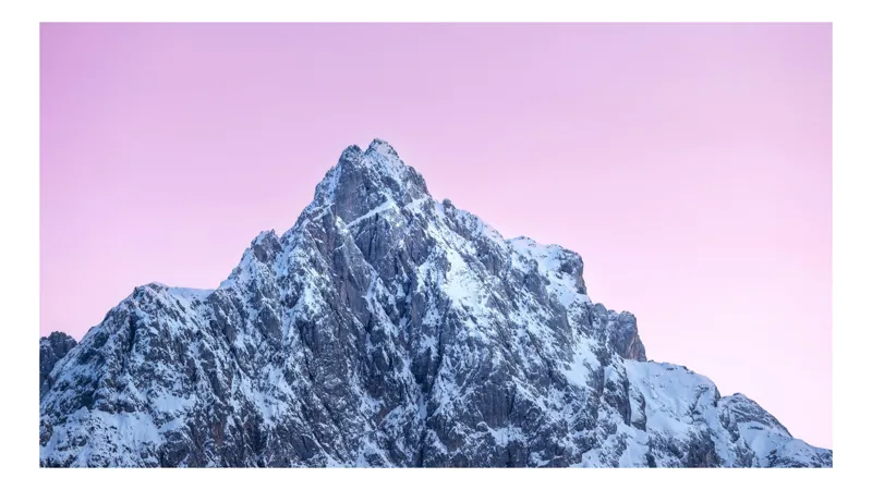 Tablou Canvas, "Vârf înghețat sub cer rozaliu", Majestic, Snow-Capped, Serene, Towering, Rugged, Tranquil, Crisp, Breathtaking, 70 x 50 cm