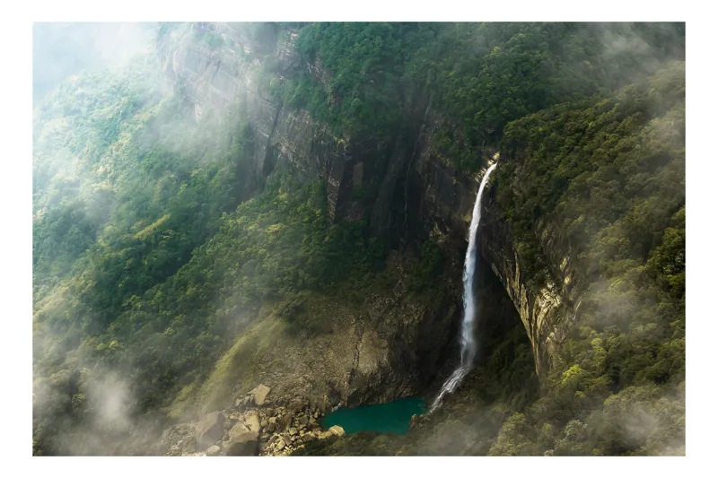 Tablou Canvas Cascadă în Văluri de Ceață, Peisaj Natural, 100 x 100 cm
