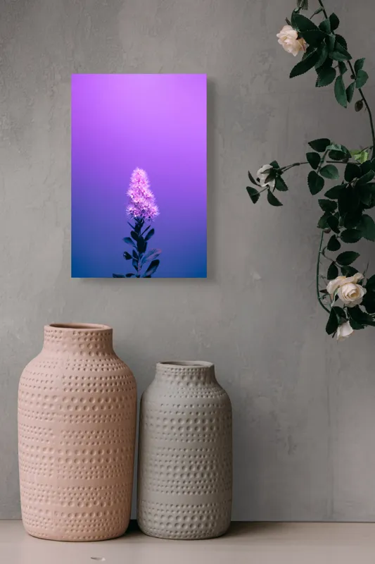 Tablou Canvas, "Misterul culorilor nocturne al florii", Floare, Violet, Luminozitate, Fundal, Gradient, Frunze, Contrast, Singurătate, Delicatețe, 26 x 39 cm – poza 6