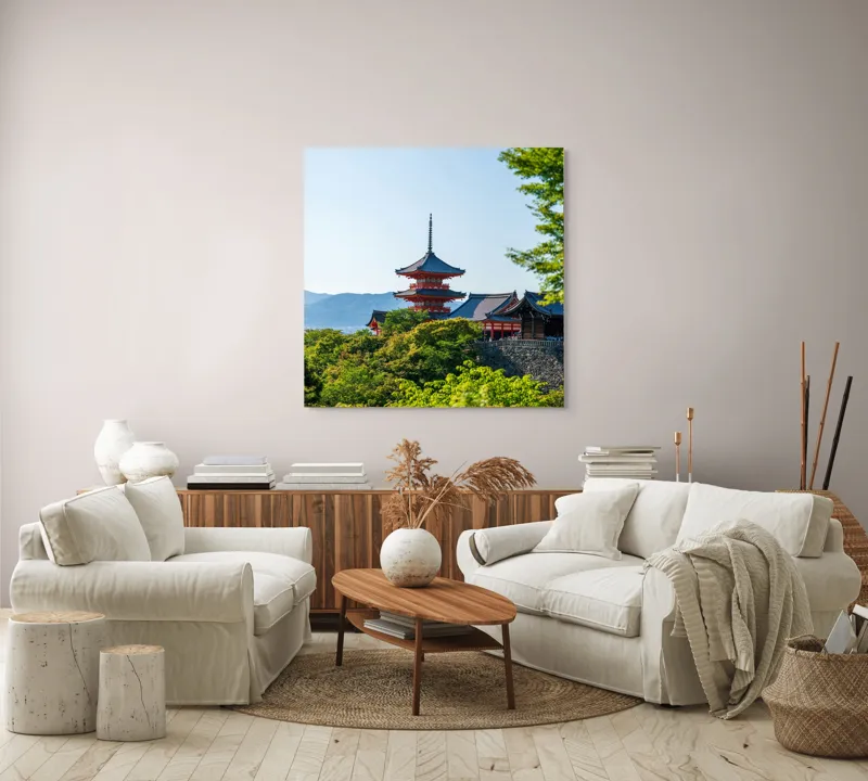 Tablou Canvas, "Pagoda roșie între copaci verzi și munți", Pagodă, Natură, Soare, Cer, Verdeață, Tradiție, Linie, Recent, Peisaj, Arhitectură, 100 x 100 cm – poza 3