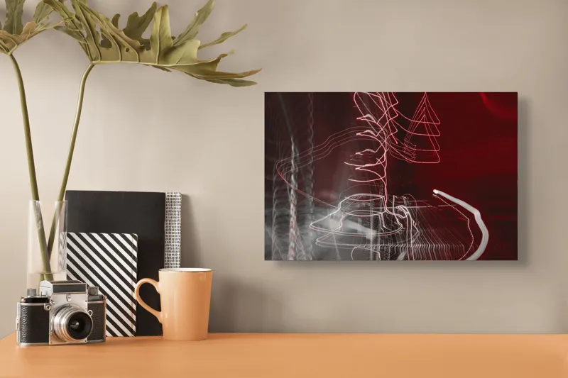 Tablou Canvas, "Linii luminoase în noapte abstractă", Linii, Energie, Abstracție, Dinamism, Roșu, Alb, Iluminare, Mișcare, 39 x 26 cm – poza 3