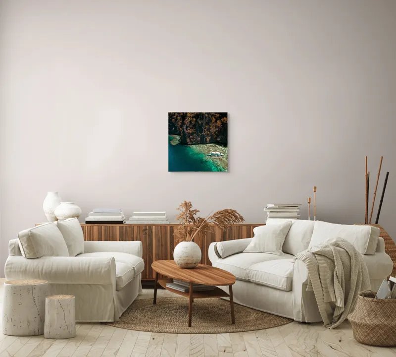Tablou Canvas, "Barcă solitară lângă stânci abrupte", Ocean, Barcă, Stânci, Vegetație, Coral, Apă, Natural, Peisaj, Exotic, Pitoresc, 50 x 50 cm – poza 7