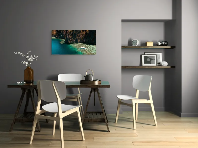 Tablou Canvas, "Barcă solitară lângă stânci abrupte", Ocean, Barcă, Stânci, Vegetație, Coral, Apă, Natural, Peisaj, Exotic, Pitoresc, 90 x 50 cm – poza 3