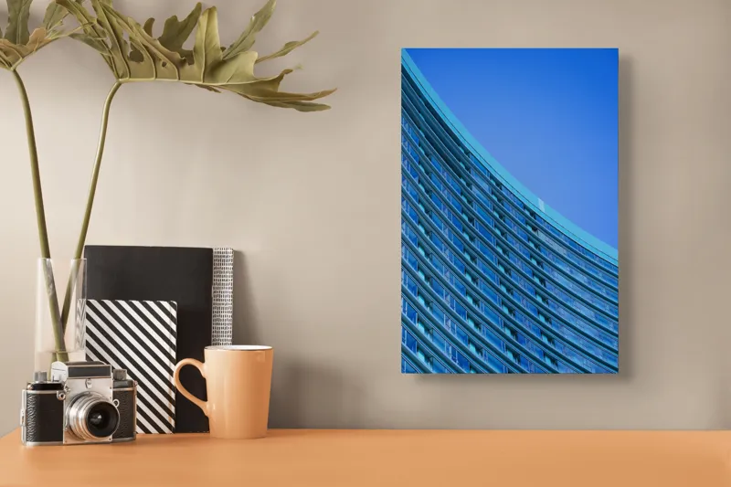 Tablou Canvas, "Arhitectura Albastră în Valuri Elegante", 26 x 39 cm – poza 3