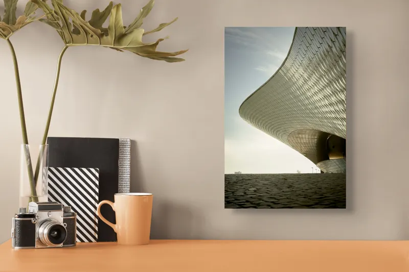 Tablou Canvas Arhitectură Futuristă îmbrățișând cerul senin, 26 x 39 cm – poza 3