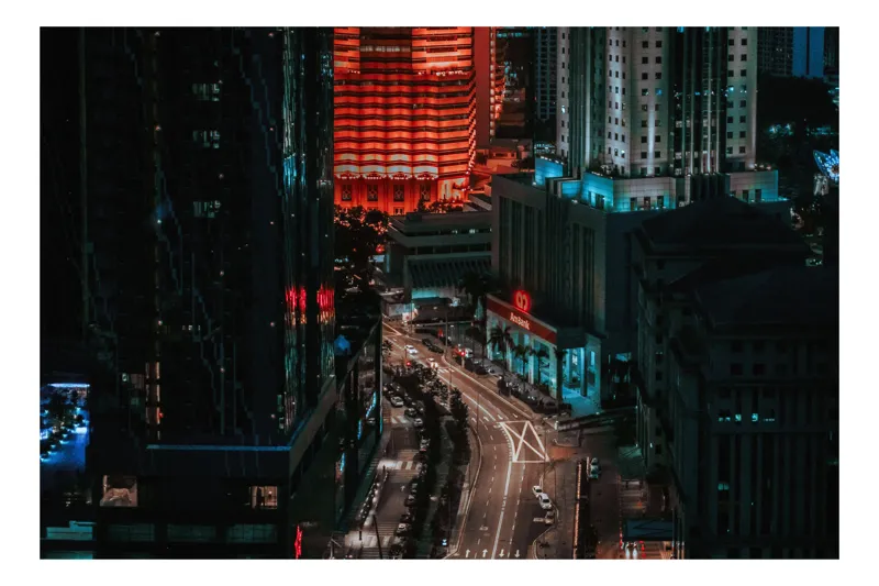 Tablou Canvas, "City Lights în Noapte Urbană", Oraș, Lumină, Clădiri, Noapte, Trafic, Reflexii, Urban, Modern, Străzi, Iluminat, 90 x 50 cm